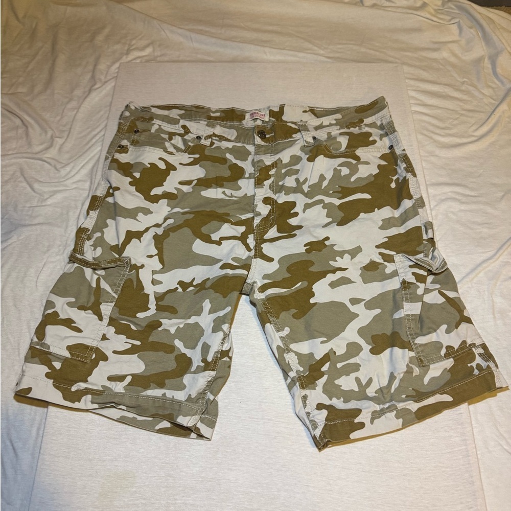Levi's Green and Tan Cargo Shorts